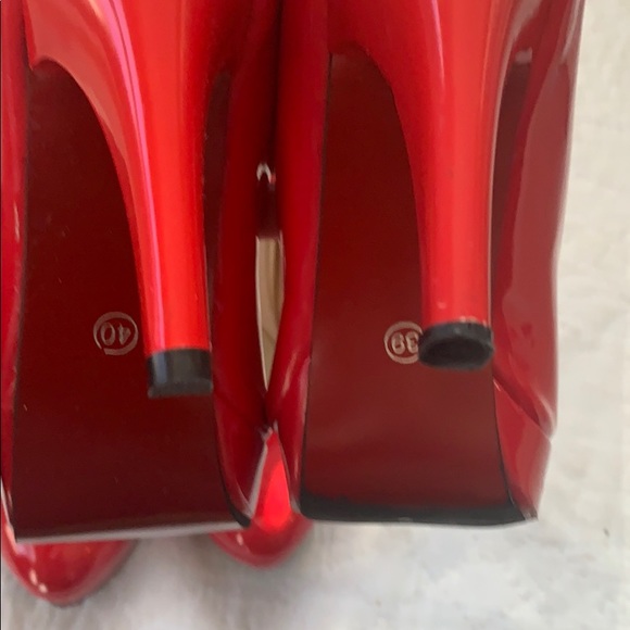 Red Pumps - Picture 3 of 3